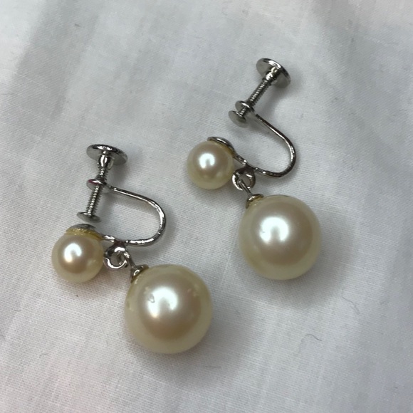 Sweet Cream Double Pearl Earrings - Picture 3 of 4